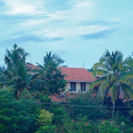La Exotica Hotel Varkala Esterno foto