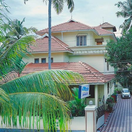 La Exotica Hotel Varkala Esterno foto
