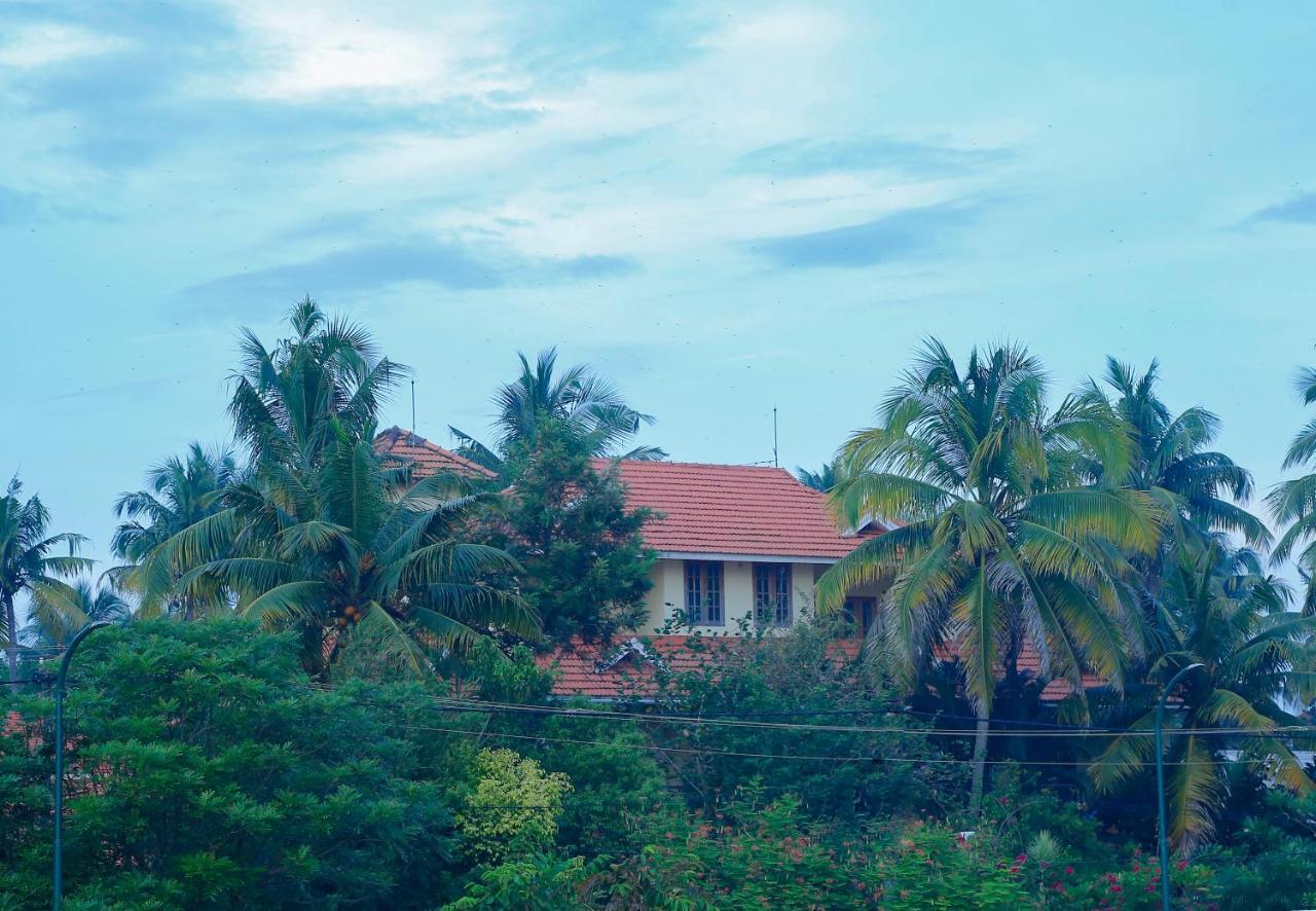 La Exotica Hotel Varkala Esterno foto