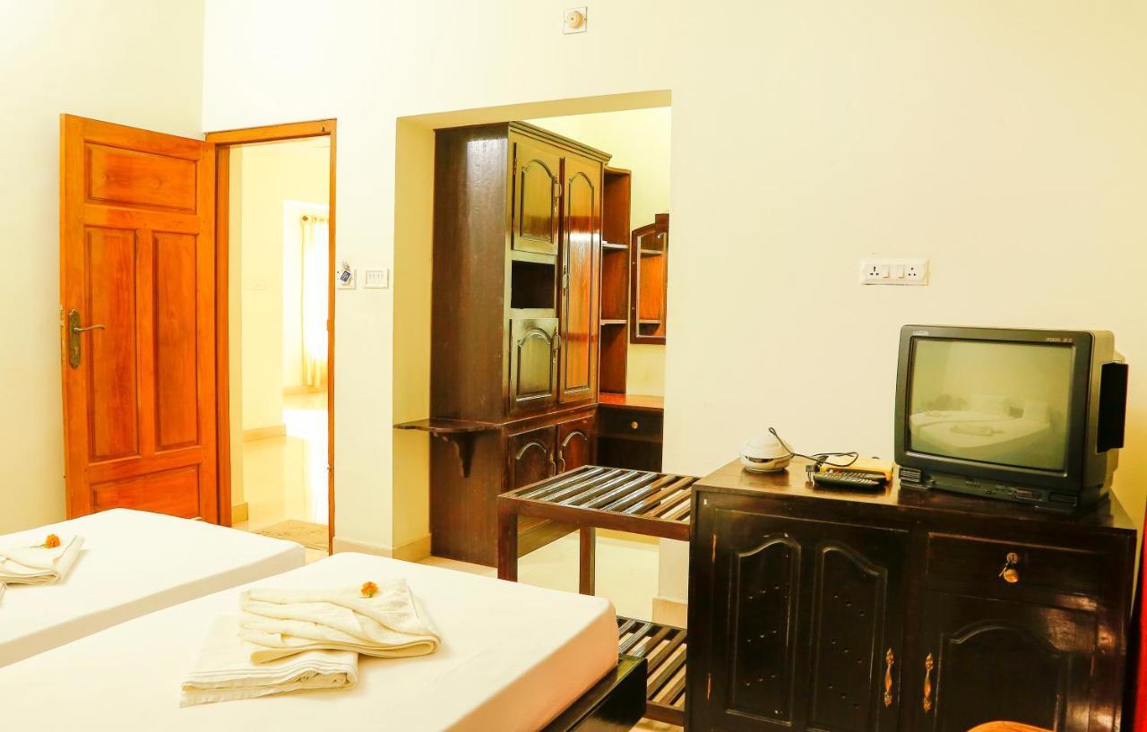 La Exotica Hotel Varkala Esterno foto