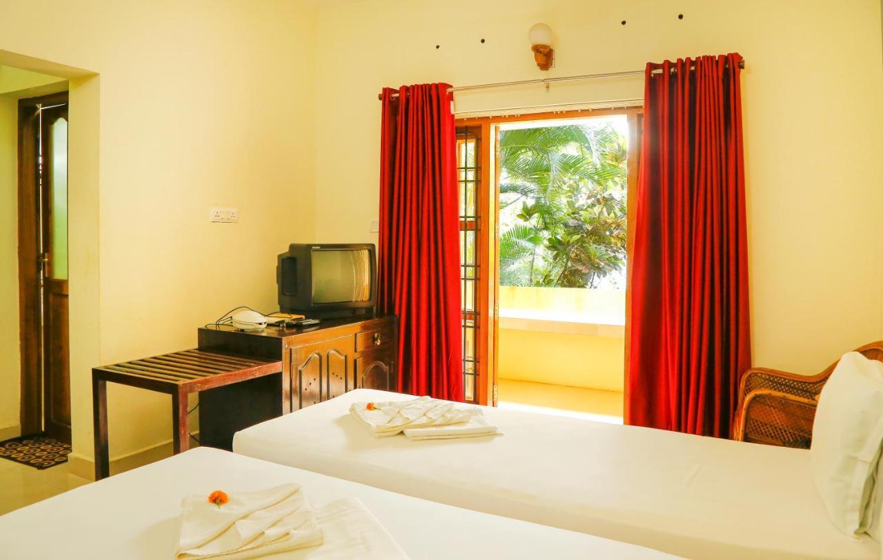 La Exotica Hotel Varkala Esterno foto