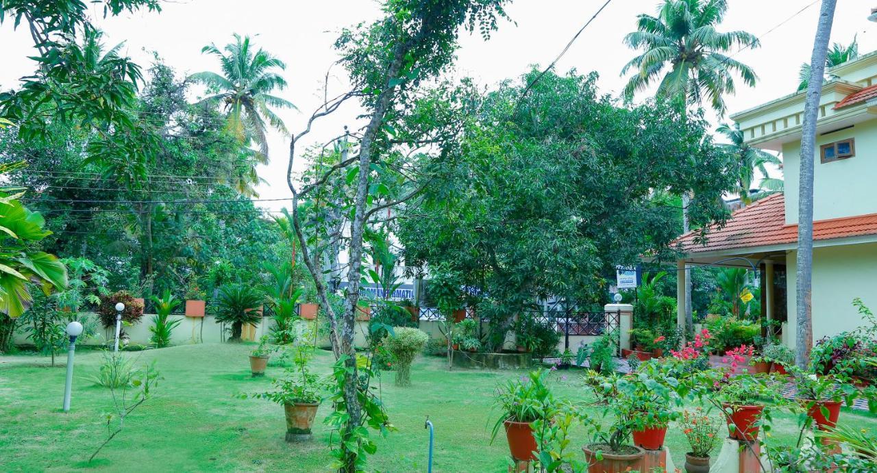La Exotica Hotel Varkala Esterno foto