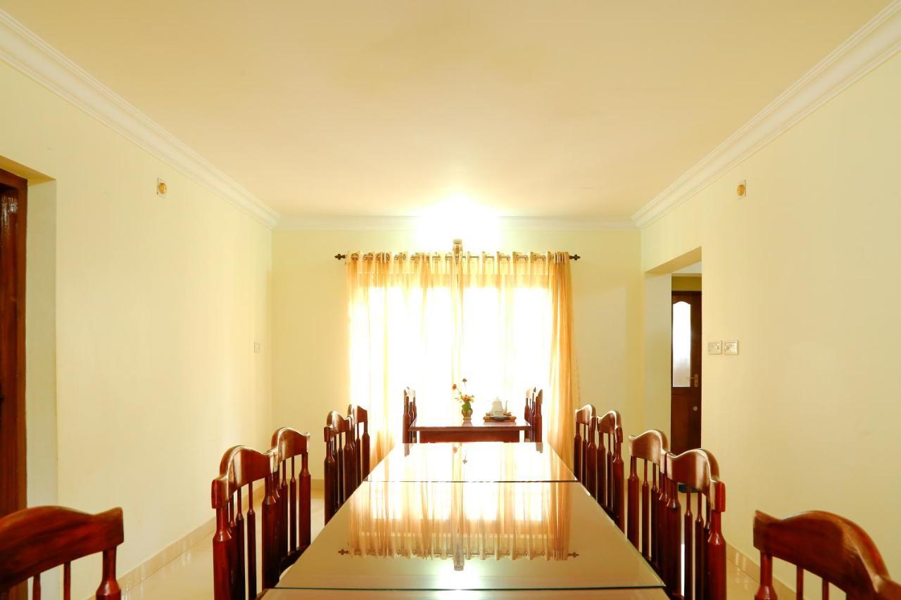 La Exotica Hotel Varkala Esterno foto