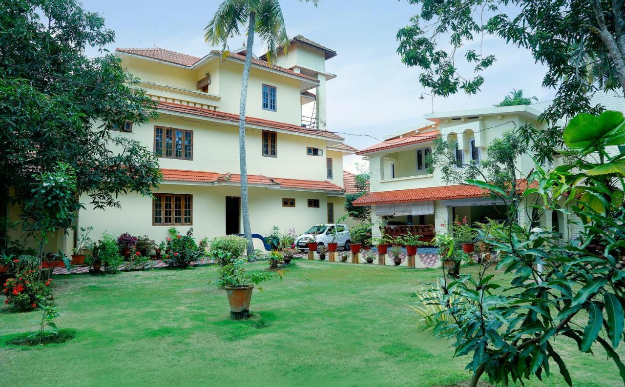La Exotica Hotel Varkala Esterno foto